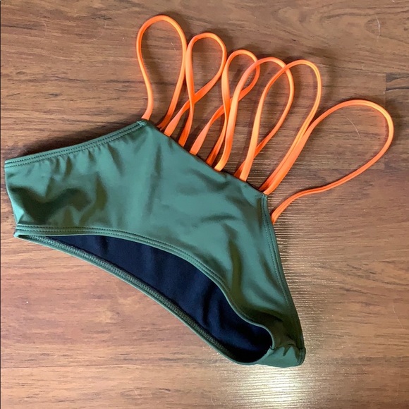 Bikini - Picture 2 of 2